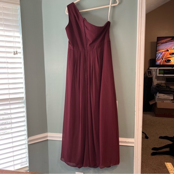 David’s Bridal maroon one shoulder bridesmaid dress size 18 - Picture 3 of 8